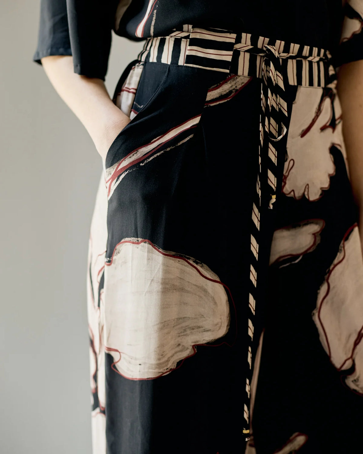 Peacock Pants - Black Floral
