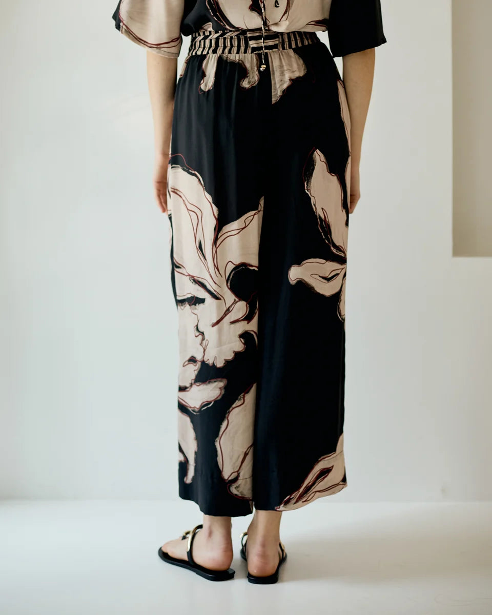 Peacock Pants - Black Floral